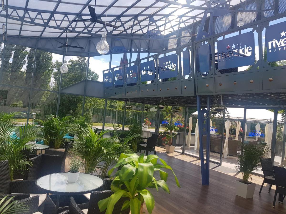 Riverside Hotel ววอตซวาเวก ภายนอก รูปภาพ